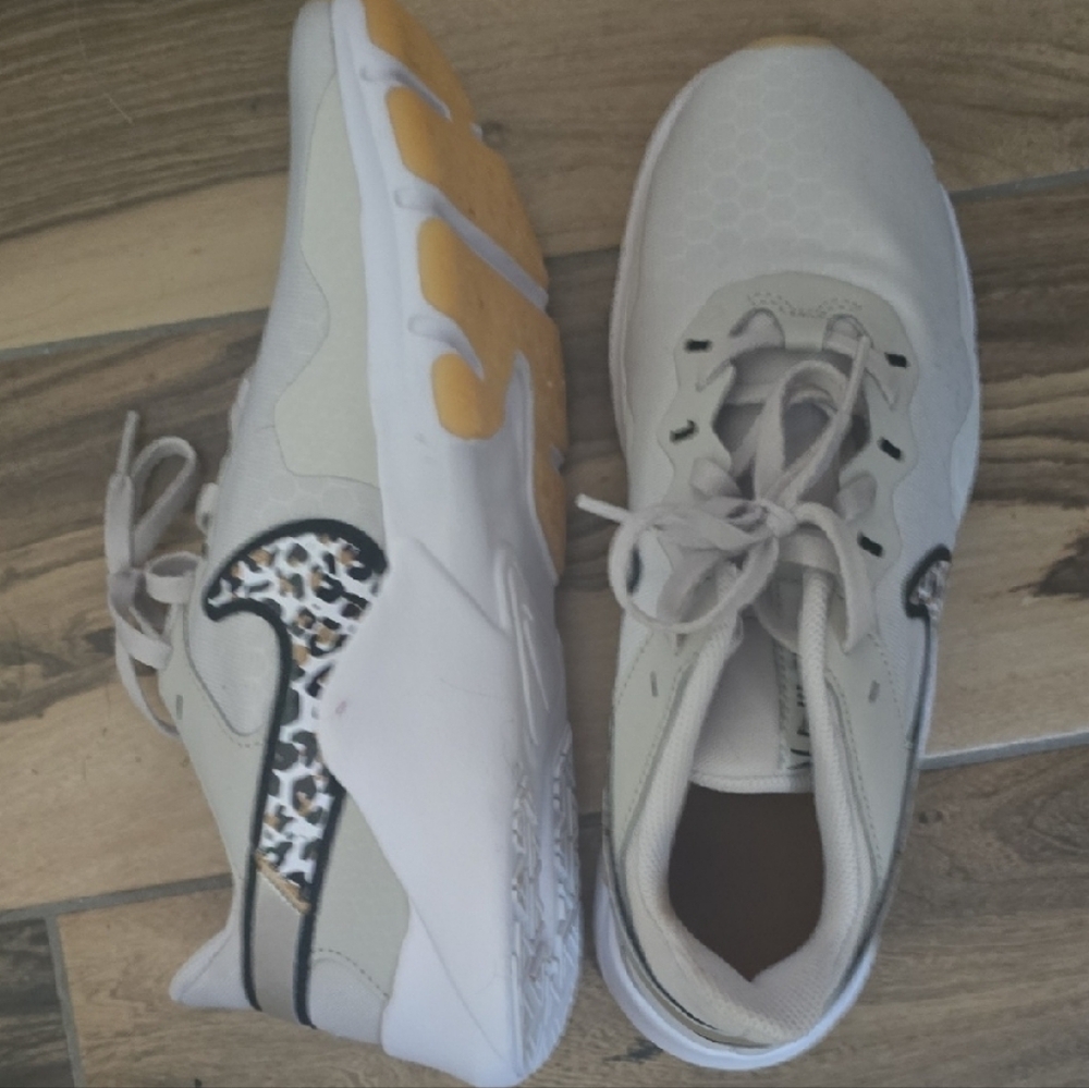 Women's Nike Light Beige/Leopard Sneakers Size 7.5